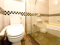 ホテルブリスベン：バス・トイレ・洗面台はゆったりサイズの独立型です